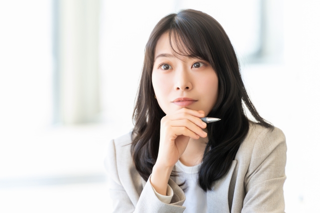 転職を考えている女性