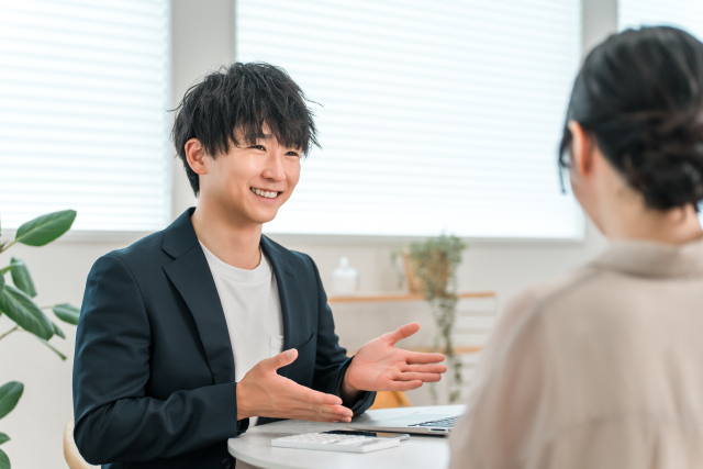 SaaS営業の職場イメージ